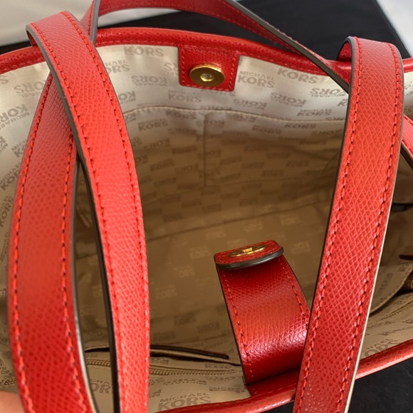 Michael Kors Red Tote CA - Picture 6 of 7